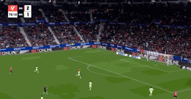 1727558463018014273.gif 点球.gif